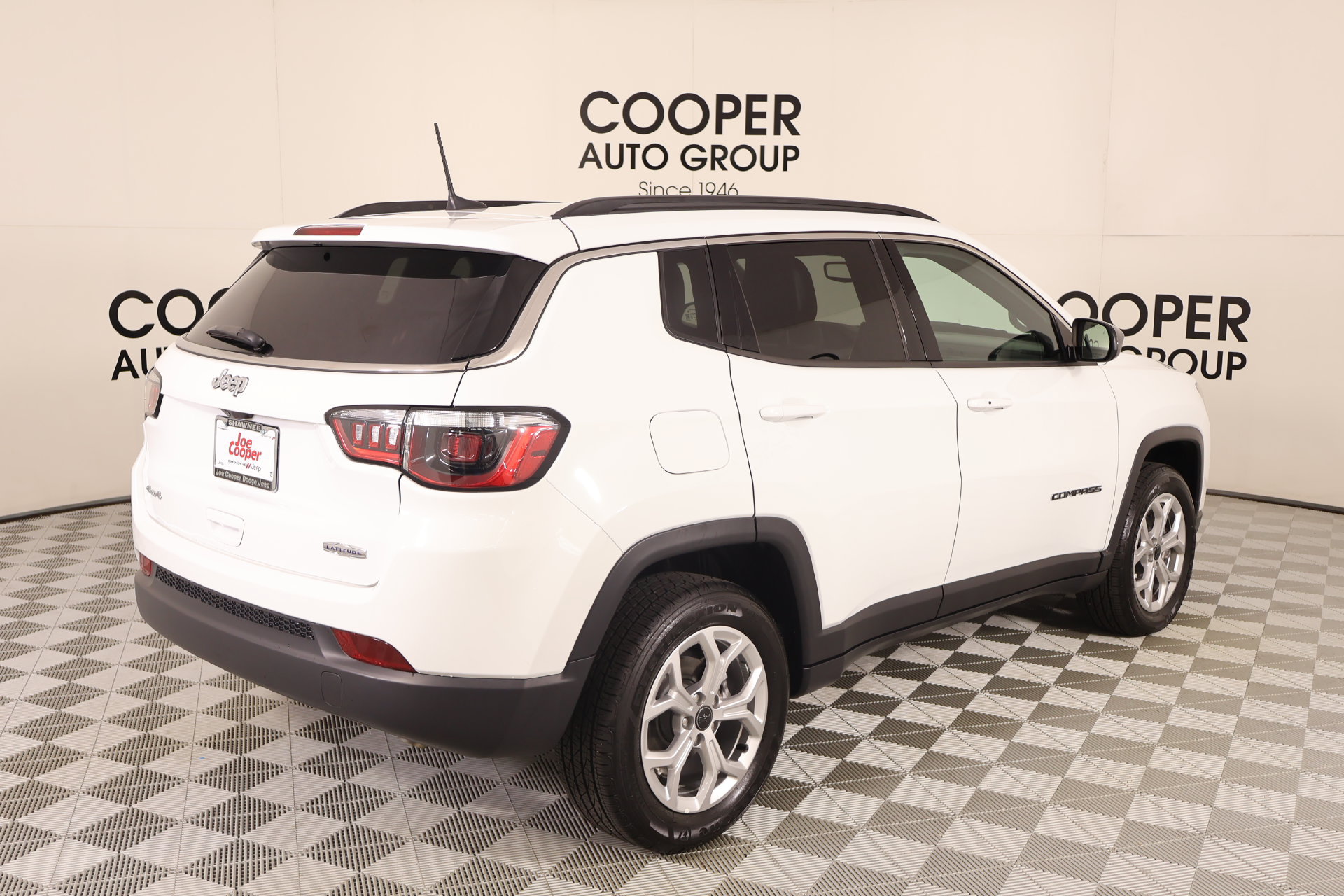 Used 2025 Jeep Compass Latitude AWD/4WD image 20