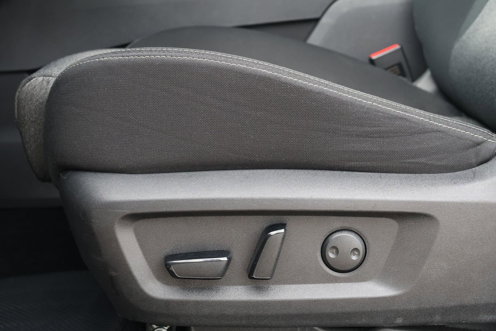 Used 2024 Nissan Rogue SV image 29