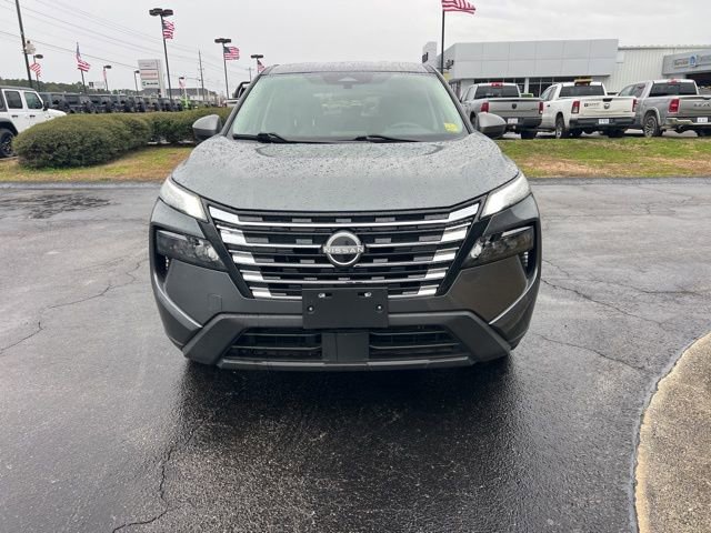 Used 2024 Nissan Rogue SV image 3
