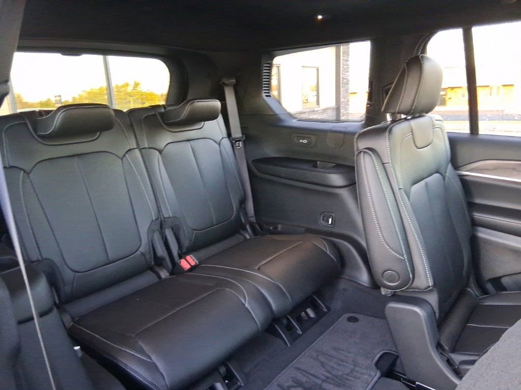 New 2025 Jeep Grand Cherokee L Limited w/ Trailer Tow Package image 15