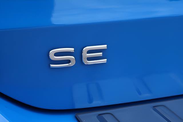 Certified 2023 Volkswagen Taos SE w/ Panoramic Sunroof Package AWD/4WD image 9
