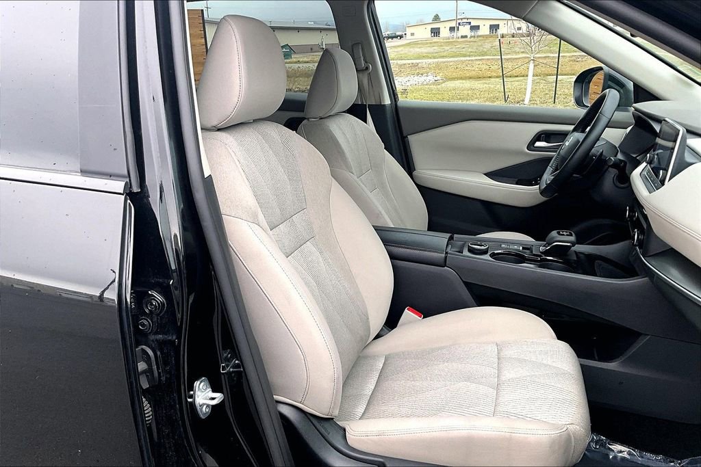 Used 2025 Nissan Rogue SV AWD/4WD image 7