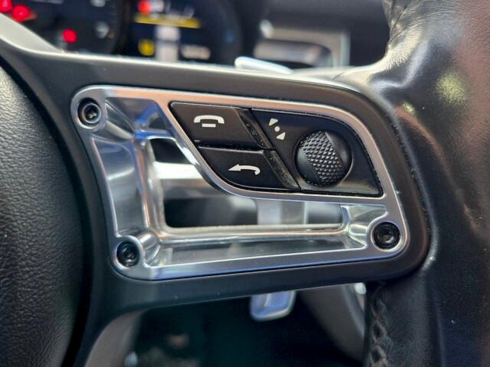 Used 2019 Porsche Macan AWD/4WD image 22