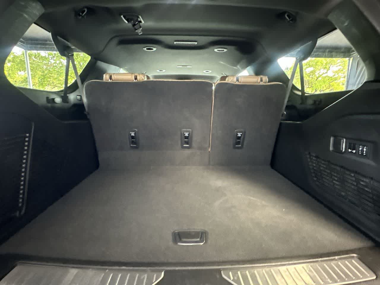 Used 2024 Chevrolet Suburban Premier RWD image 25