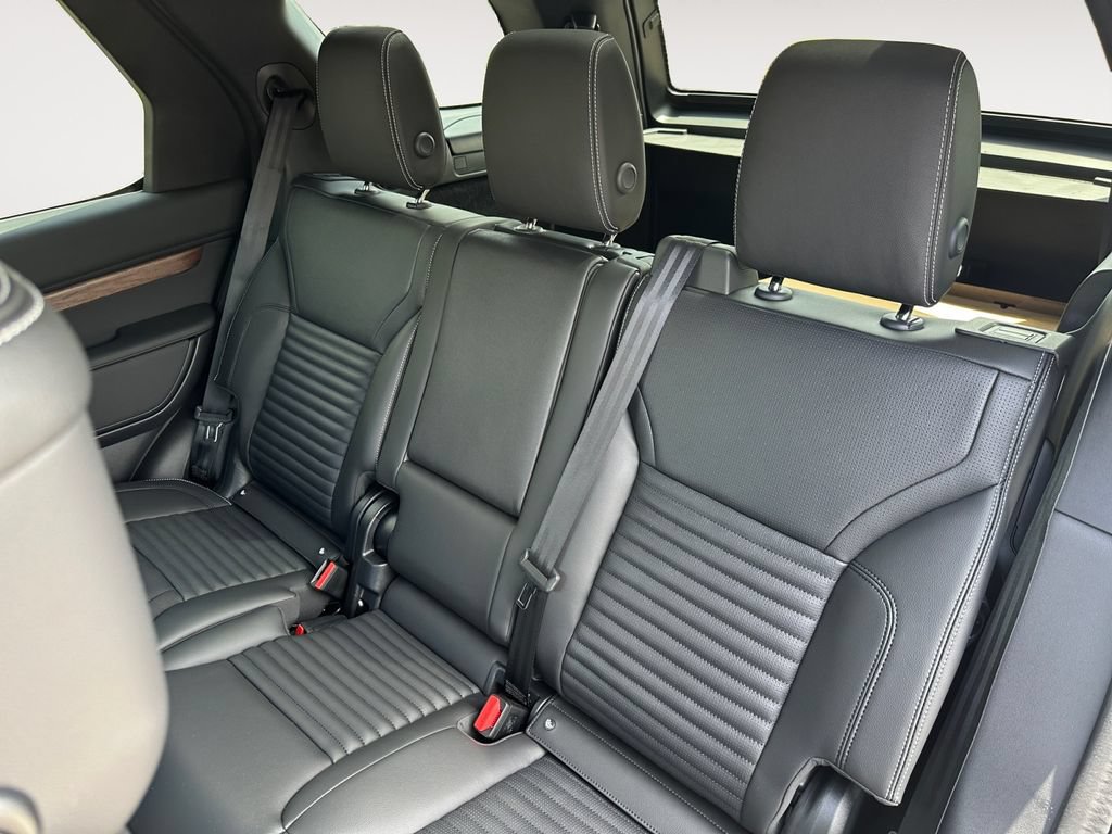 New 2026 Land Rover Discovery S AWD/4WD image 13
