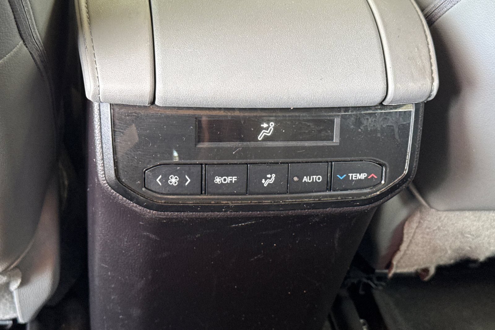 Used 2022 Toyota Highlander XLE AWD/4WD image 15