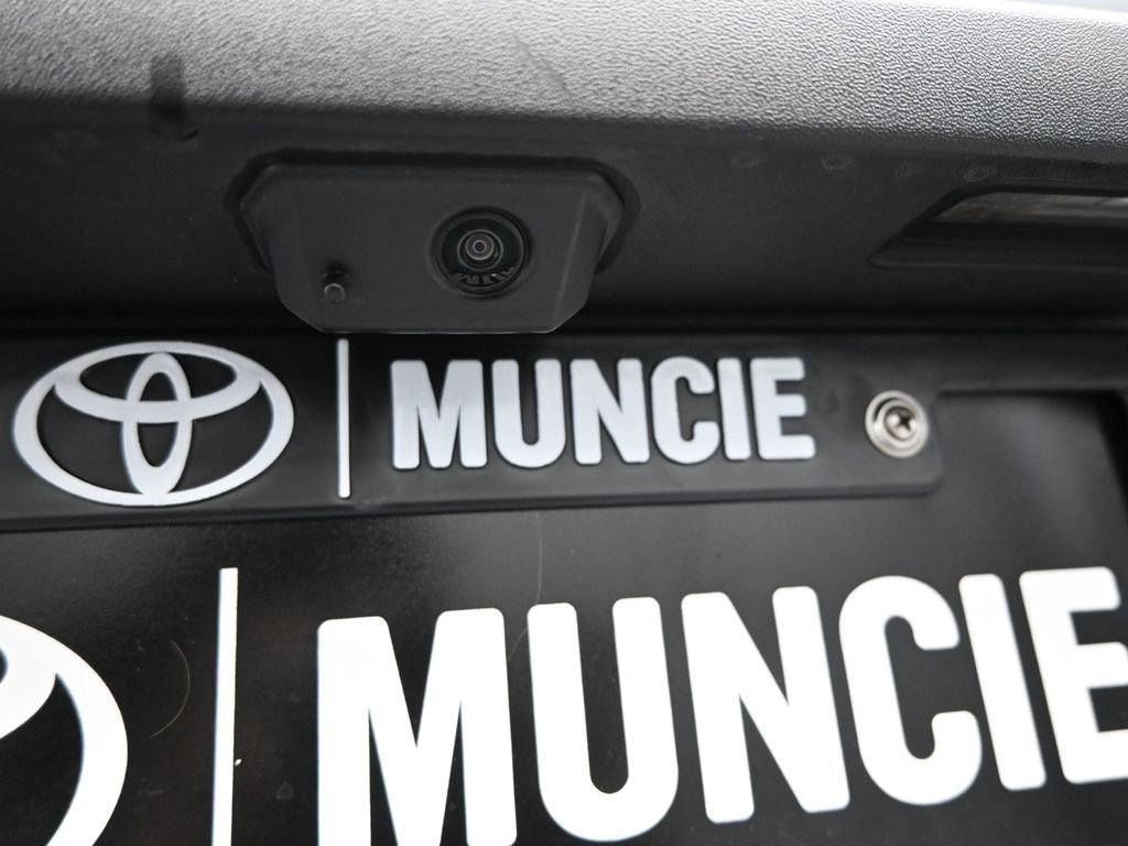 Used 2024 Porsche Macan Turbo image 47