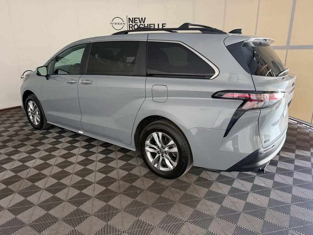 Used 2023 Toyota Sienna XLE Woodland Edition AWD/4WD image 6
