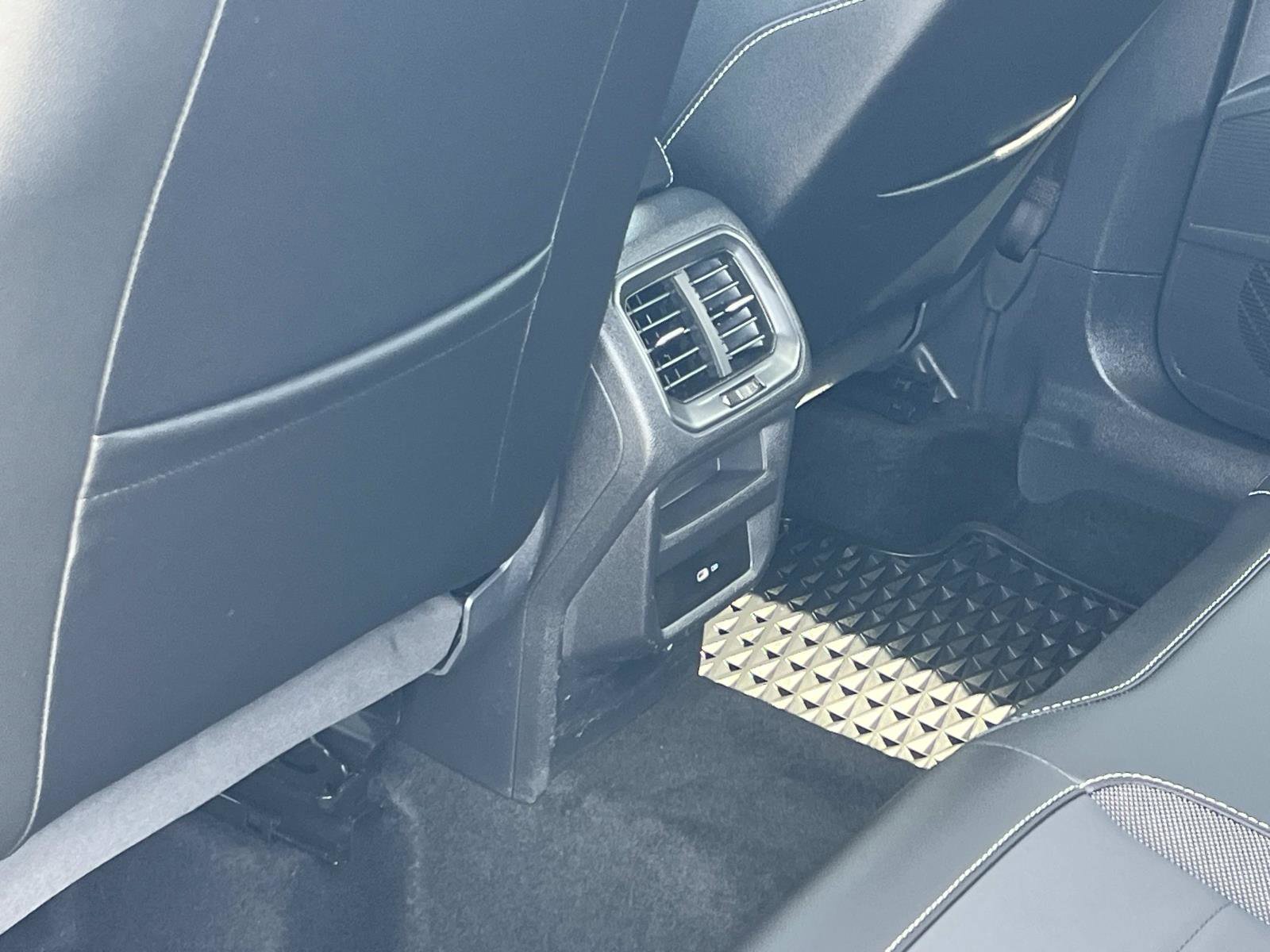 Certified 2023 Volkswagen Taos SE w/ Black Wheel Package image 21