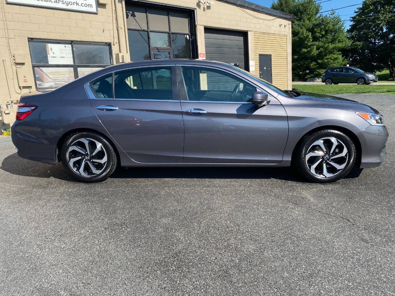 Used 2016 Honda Accord EX image 2