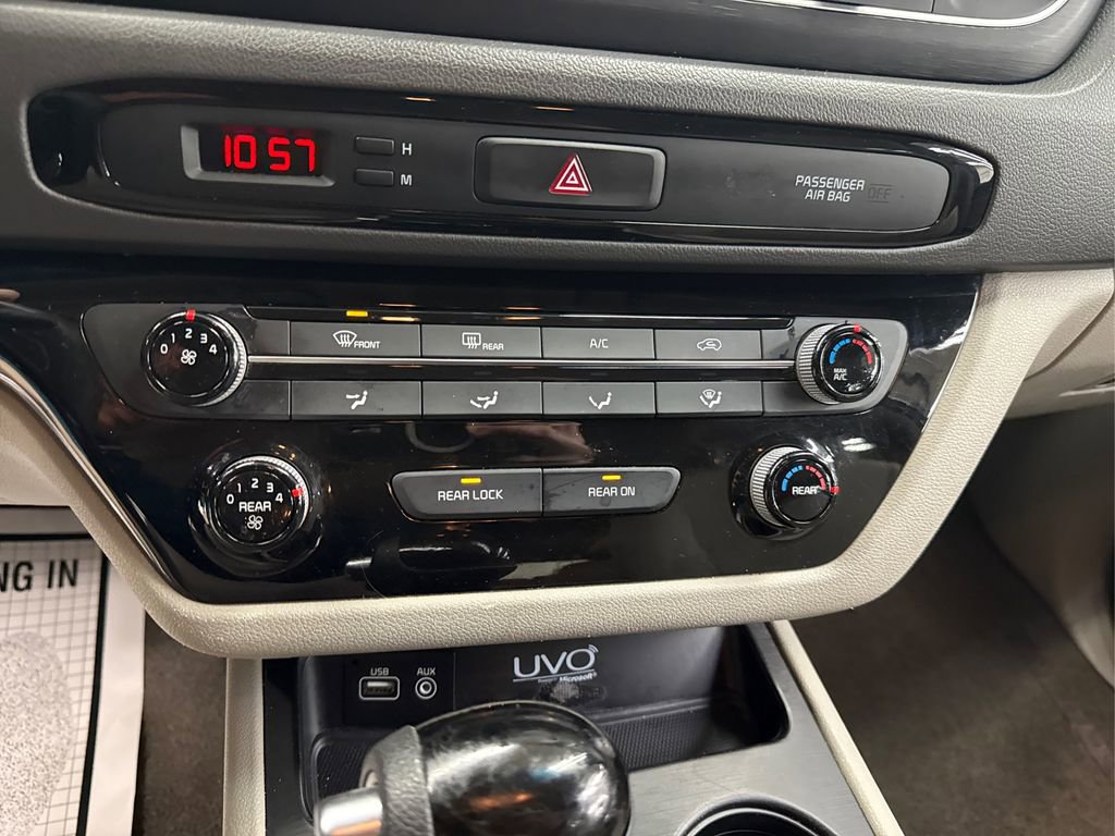 Used 2015 Kia Sedona LX w/ LX Convenience Package image 29