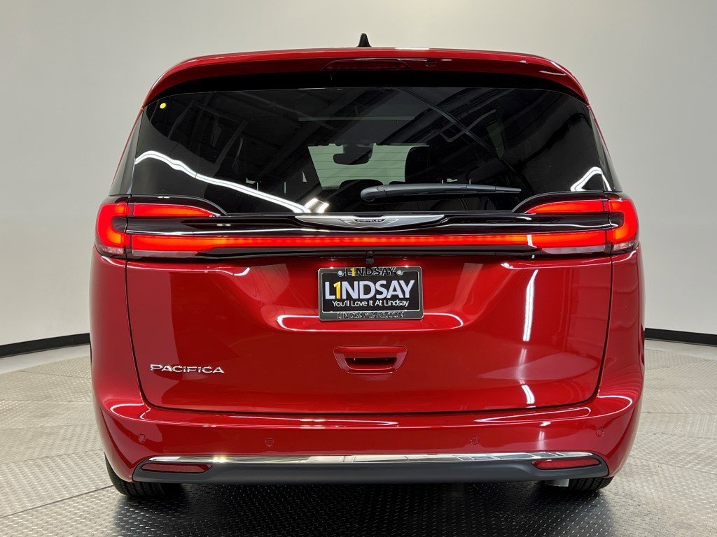 New 2026 Chrysler Pacifica Select image 4