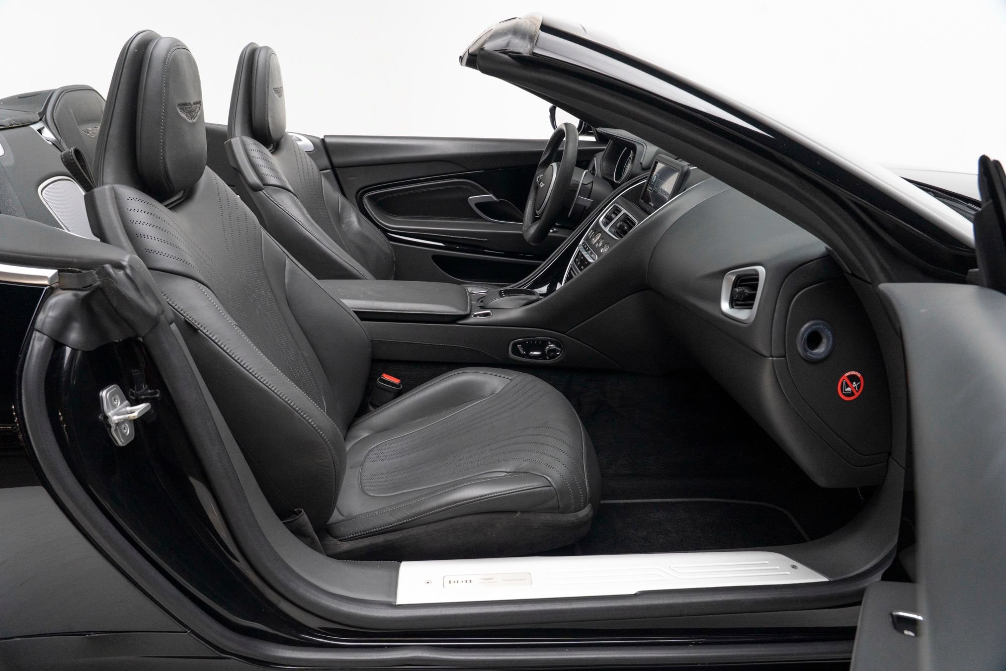 Used 2020 Aston Martin DB11 Volante RWD image 47