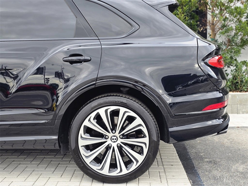 Used 2023 Bentley Bentayga Extended Wheelbase image 7