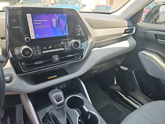 Used 2023 Toyota Highlander XLE FWD image 25