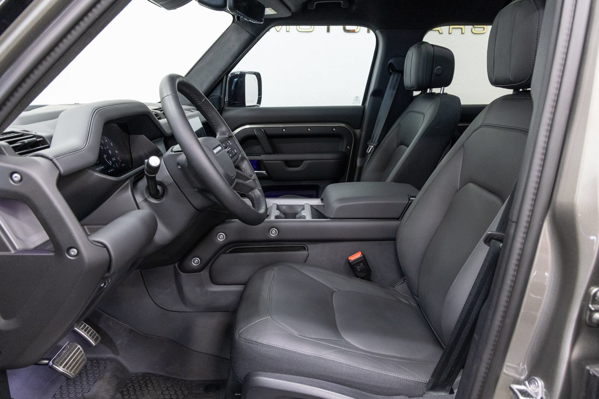 Used 2025 Land Rover Defender 110 X AWD/4WD image 7