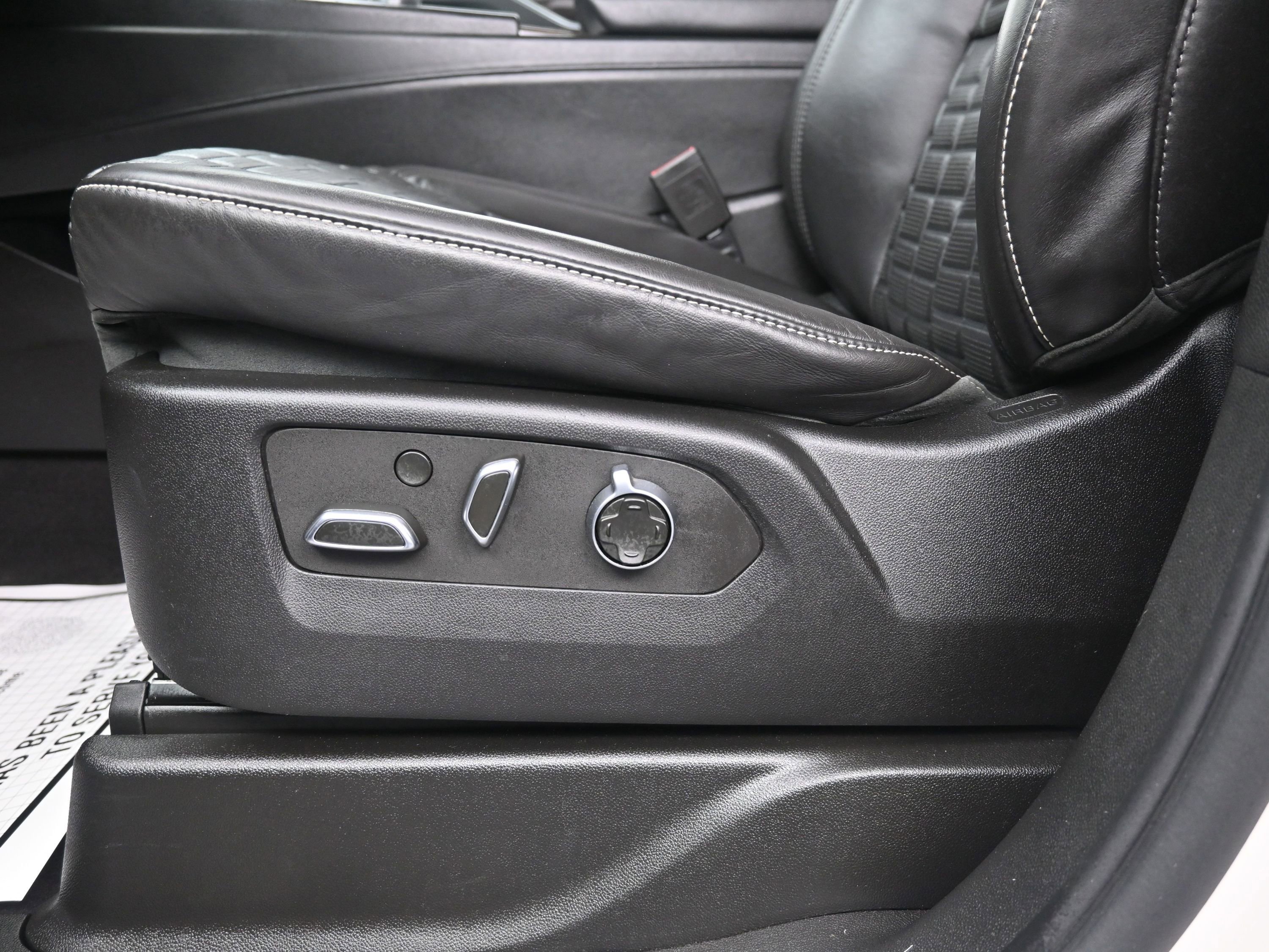 Used 2023 Cadillac Escalade ESV Sport Platinum image 17