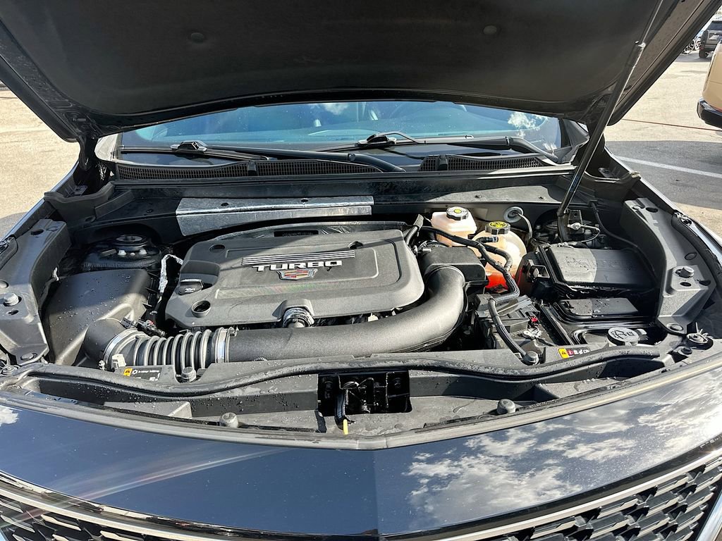 Used 2023 Cadillac XT4 Luxury w/ Cold Weather Package image 28