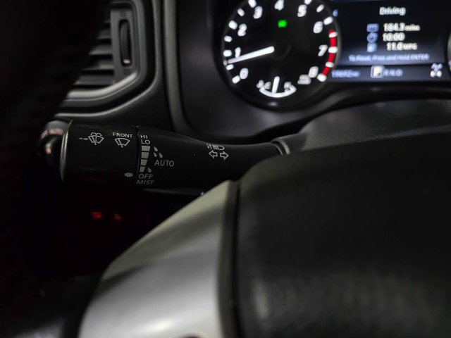 Used 2023 Nissan Titan SV w/ SV Convenience Package image 21