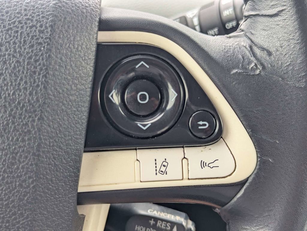 Used 2017 Toyota Prius Three w/ Advanced Technology Package FWD image 27