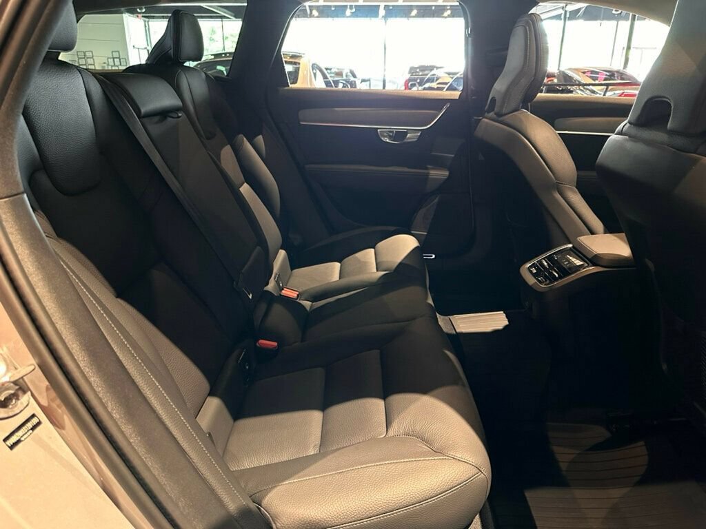 Used 2025 Volvo V90 B6 Cross Country Plus w/ Protection Package Premier AWD/4WD image 28