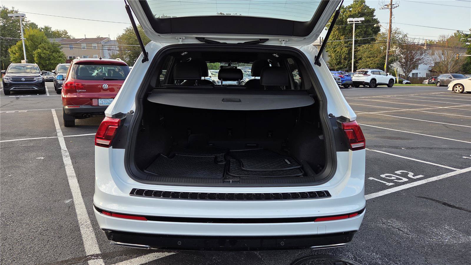Used 2021 Volkswagen Tiguan SE R-Line AWD/4WD image 5