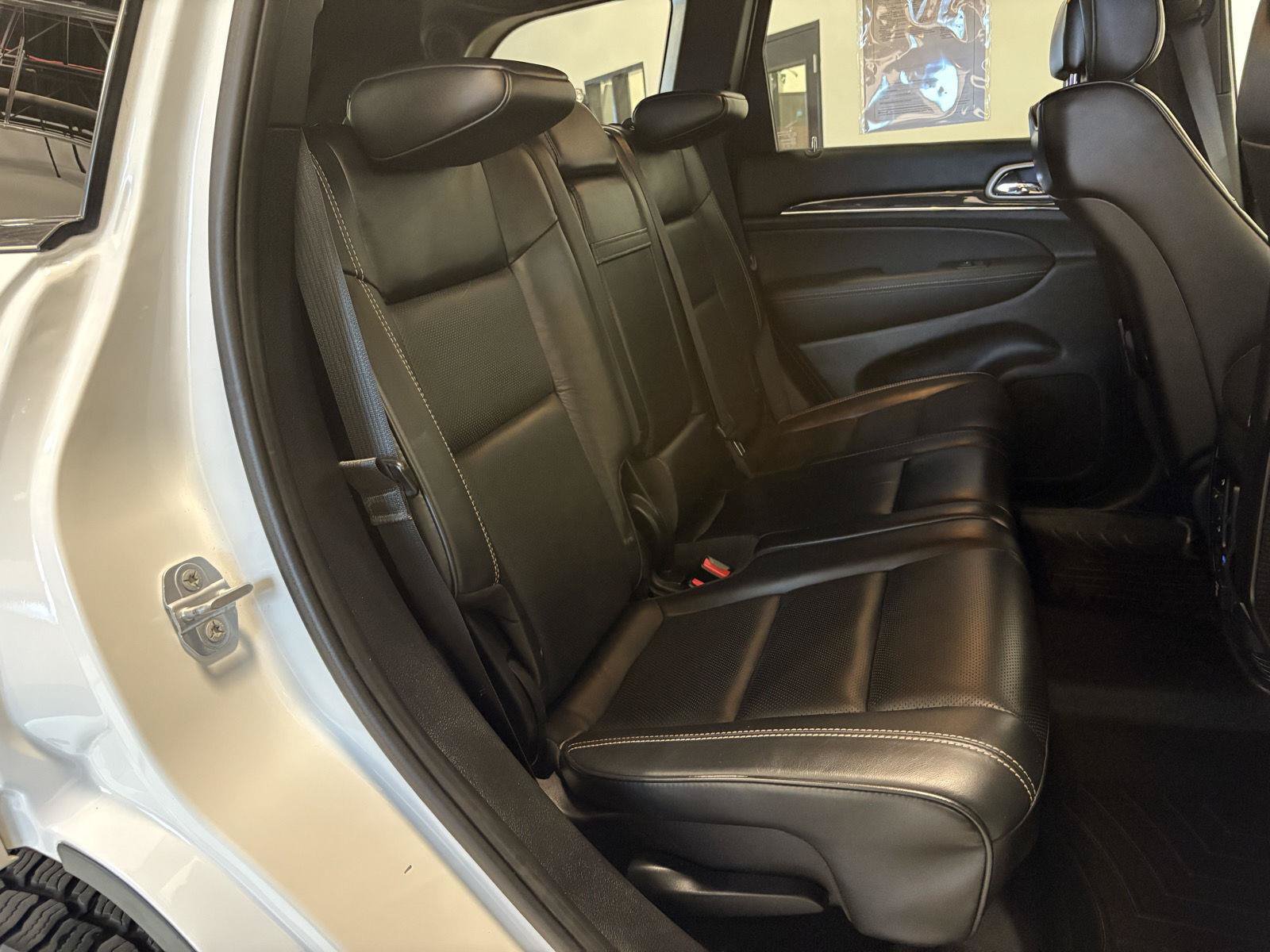 Used 2015 Jeep Grand Cherokee Overland AWD/4WD image 50