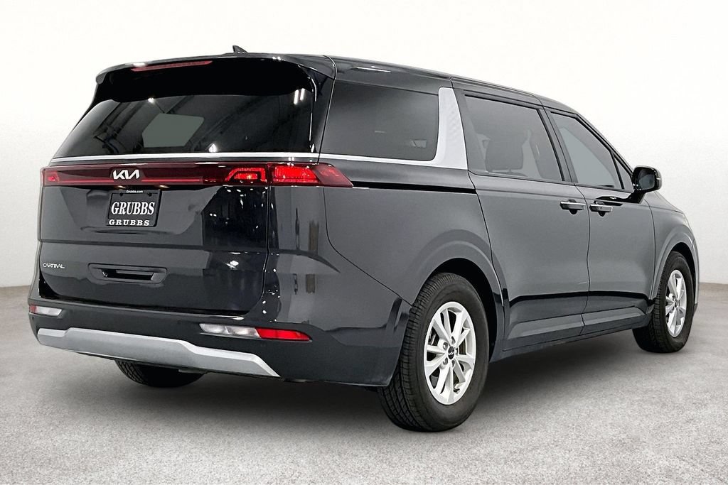 Used 2024 Kia Carnival LX FWD image 2