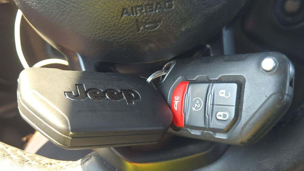 Used 2022 Jeep Wrangler Unlimited Sport AWD/4WD image 16