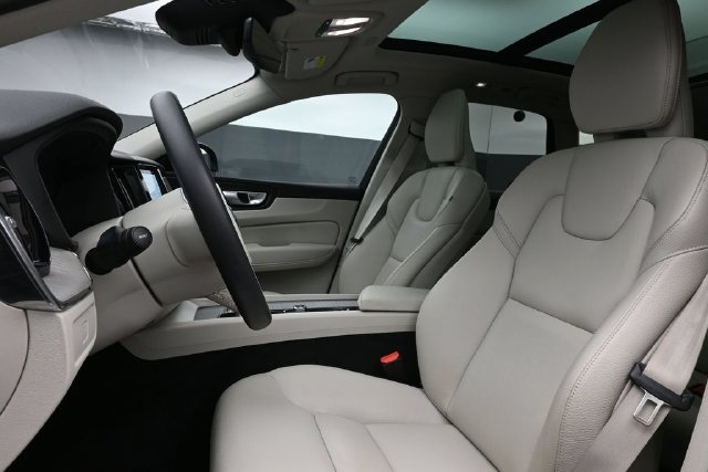 Used 2024 Volvo XC60 B5 Plus w/ Protection Package Premier AWD/4WD image 10