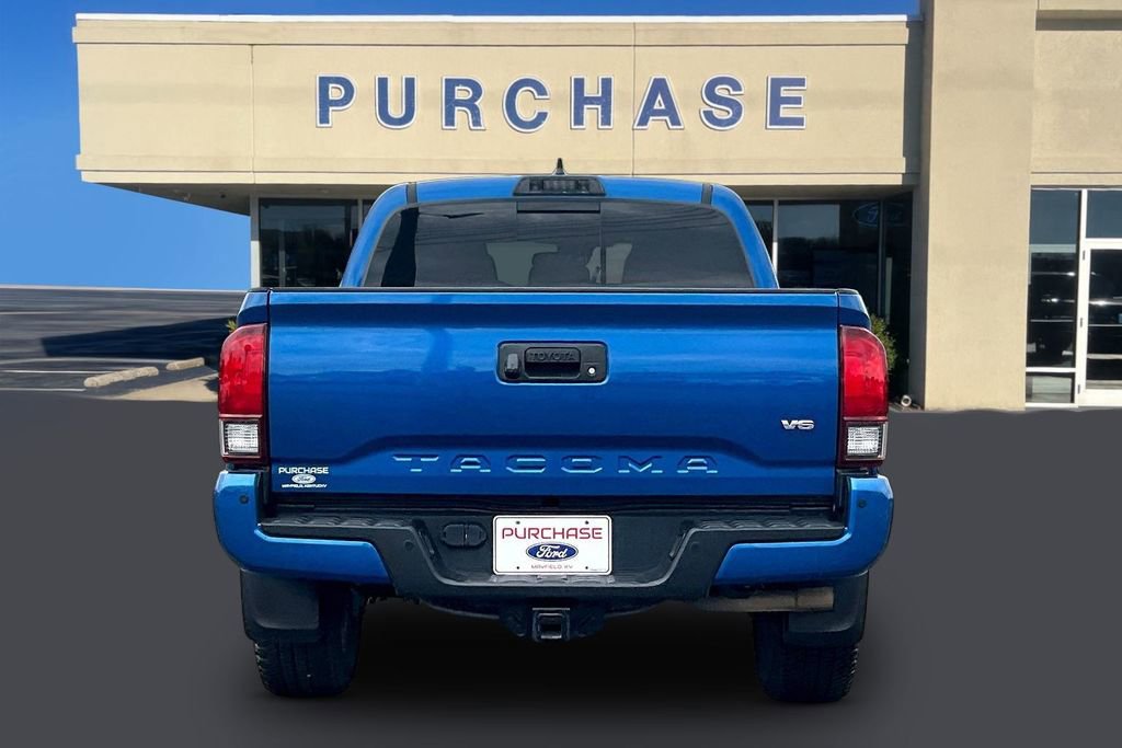 Used 2018 Toyota Tacoma TRD Sport w/ Technology Package image 5