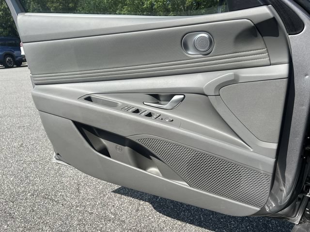 Certified 2025 Hyundai Elantra SEL FWD image 33