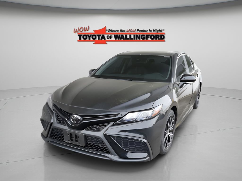 Used 2021 Toyota Camry SE w/ Cold Weather Package AWD/4WD image 1