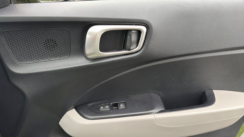 Used 2023 Hyundai Venue SEL FWD image 15