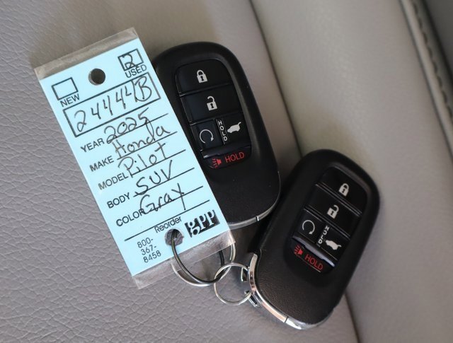 Used 2025 Honda Pilot EX-L image 56