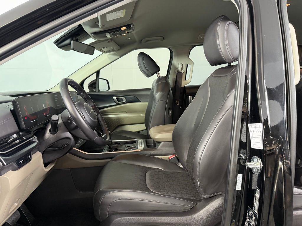 Used 2025 Kia Carnival image 21