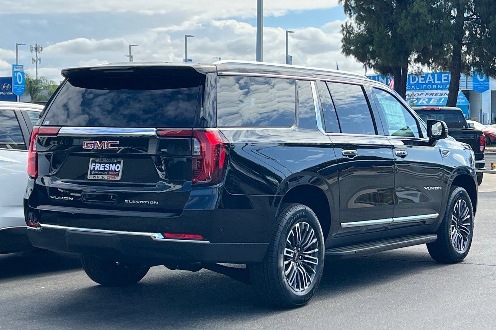 New 2026 GMC Yukon XL Elevation AWD/4WD image 4