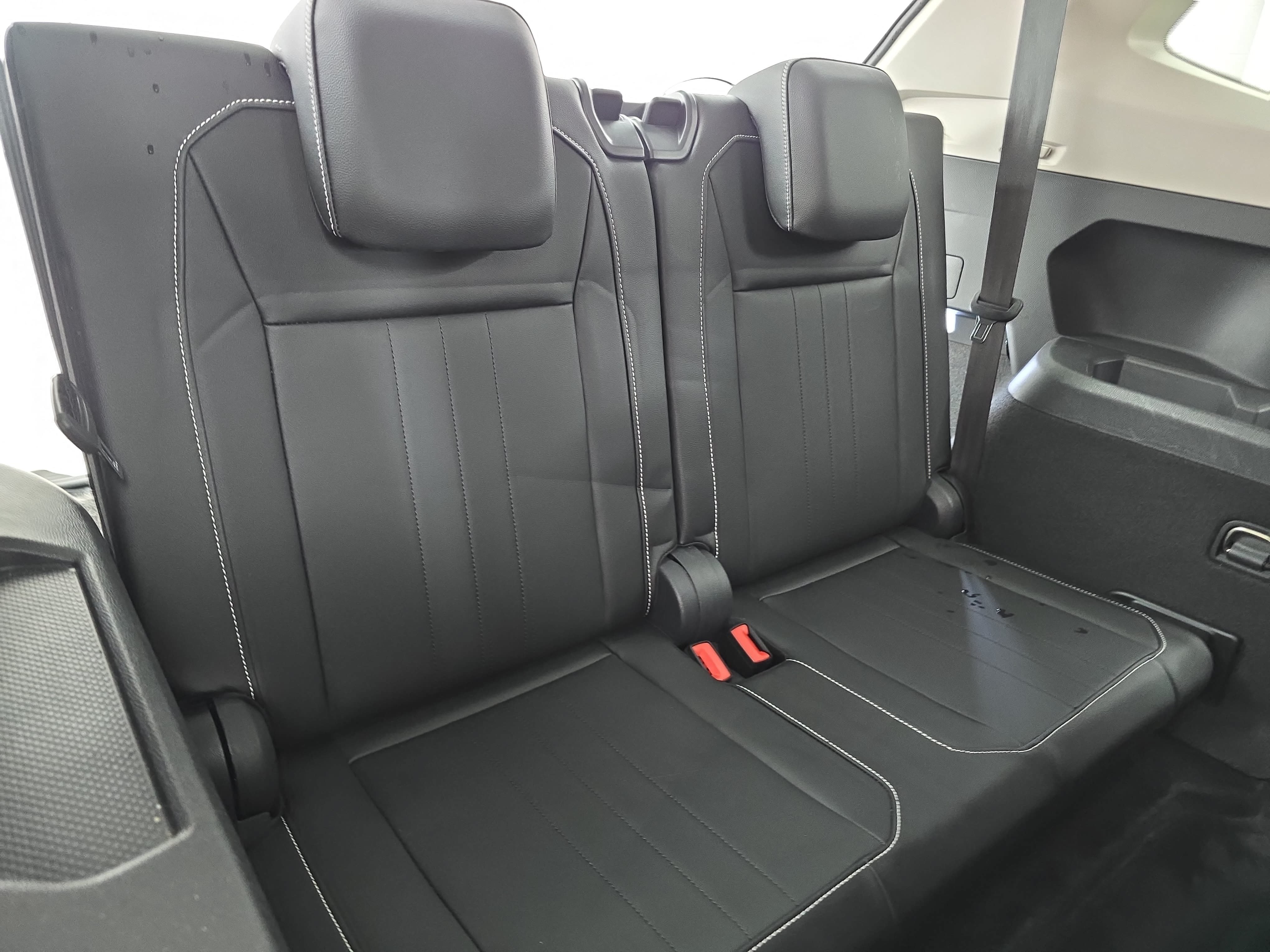 Used 2023 Volkswagen Tiguan SE FWD image 12