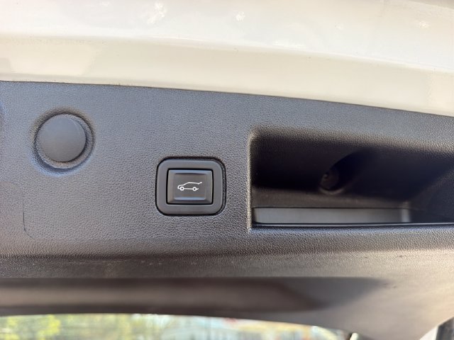 Used 2024 Chevrolet Equinox LT FWD image 19