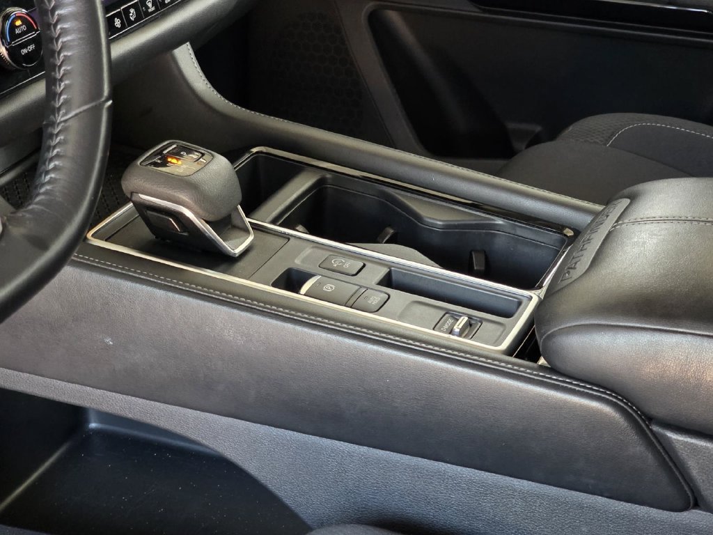 Used 2024 Nissan Pathfinder SV FWD image 18