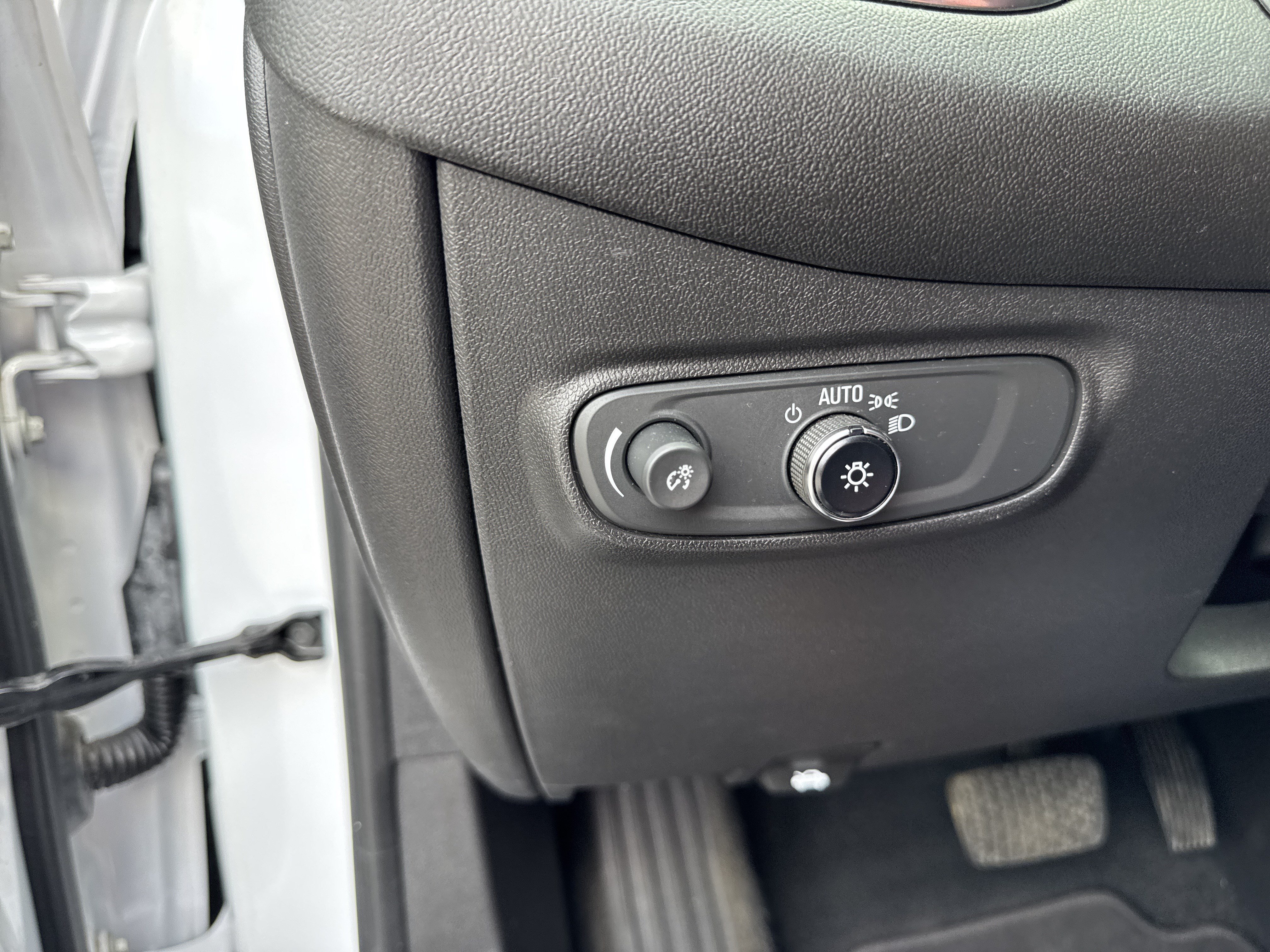 Used 2022 Chevrolet Equinox LT FWD image 14