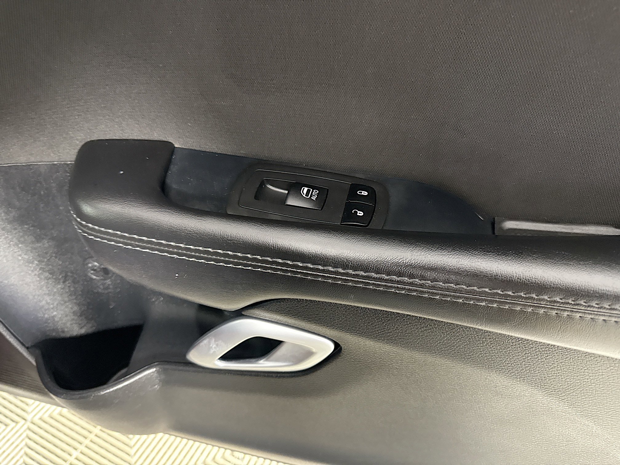 Used 2019 Dodge Challenger SXT image 29