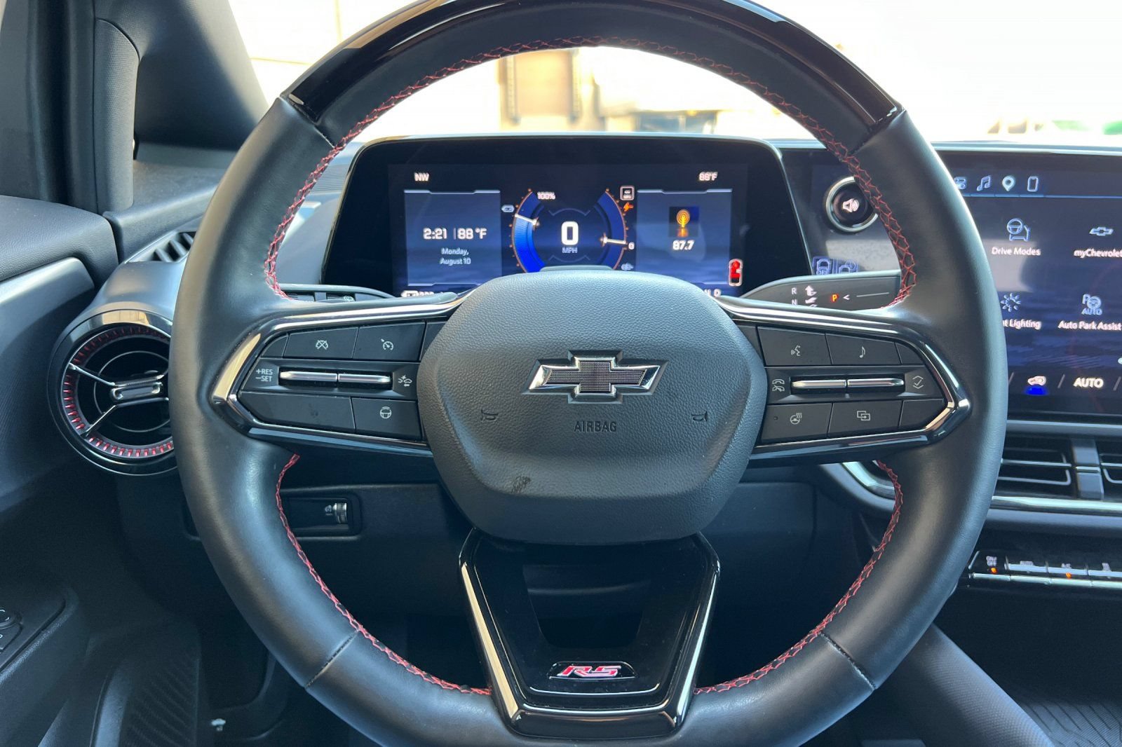 Used 2024 Chevrolet Equinox EV RS FWD image 32