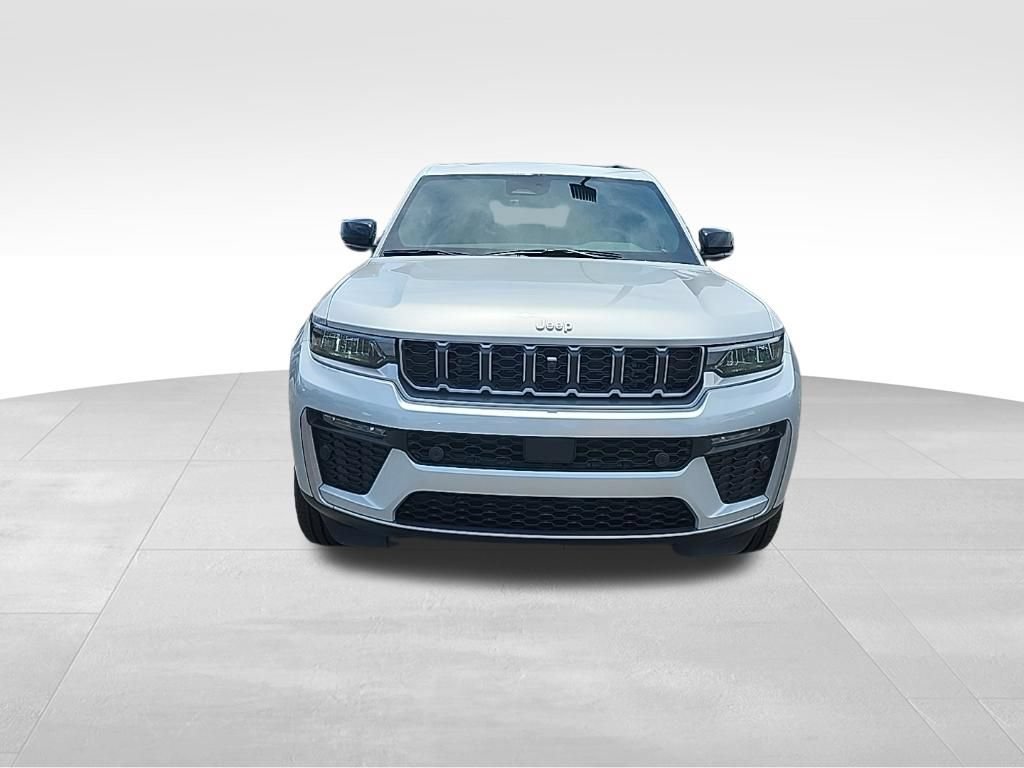 New 2026 Jeep Grand Cherokee Limited w/ Luxury Tech Group II RWD image 2