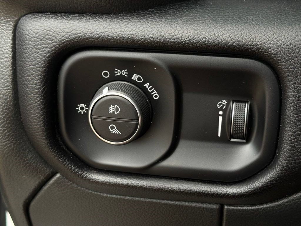 Used 2024 RAM 3500 Big Horn AWD/4WD image 29