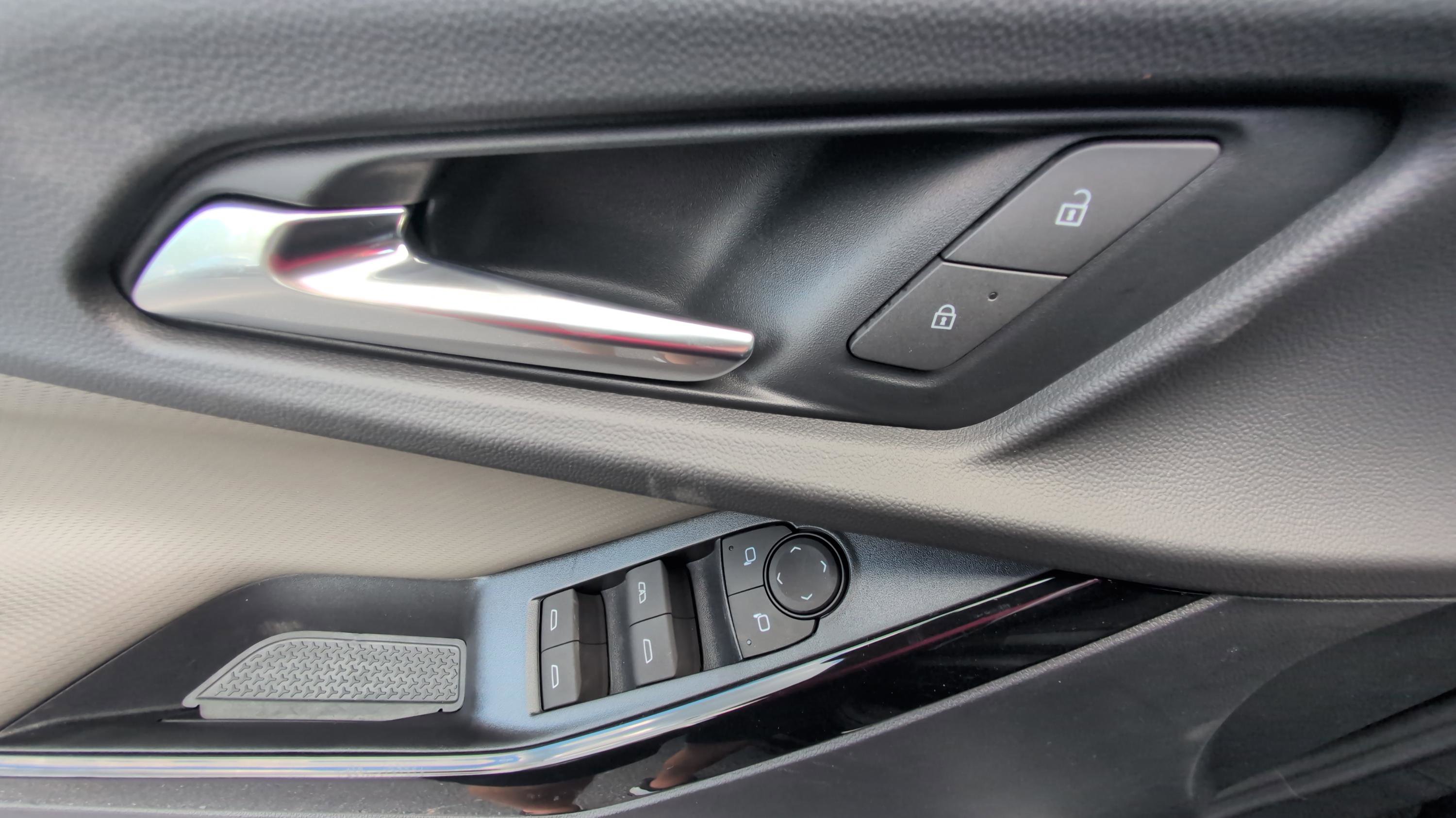 New 2026 Chevrolet Equinox LT w/ Convenience Package II image 19
