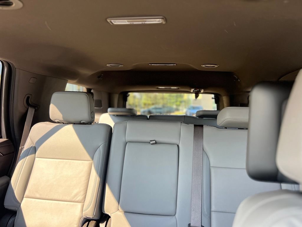Used 2021 Chevrolet Tahoe Z71 w/ Z71 Off-Road Package AWD/4WD image 31