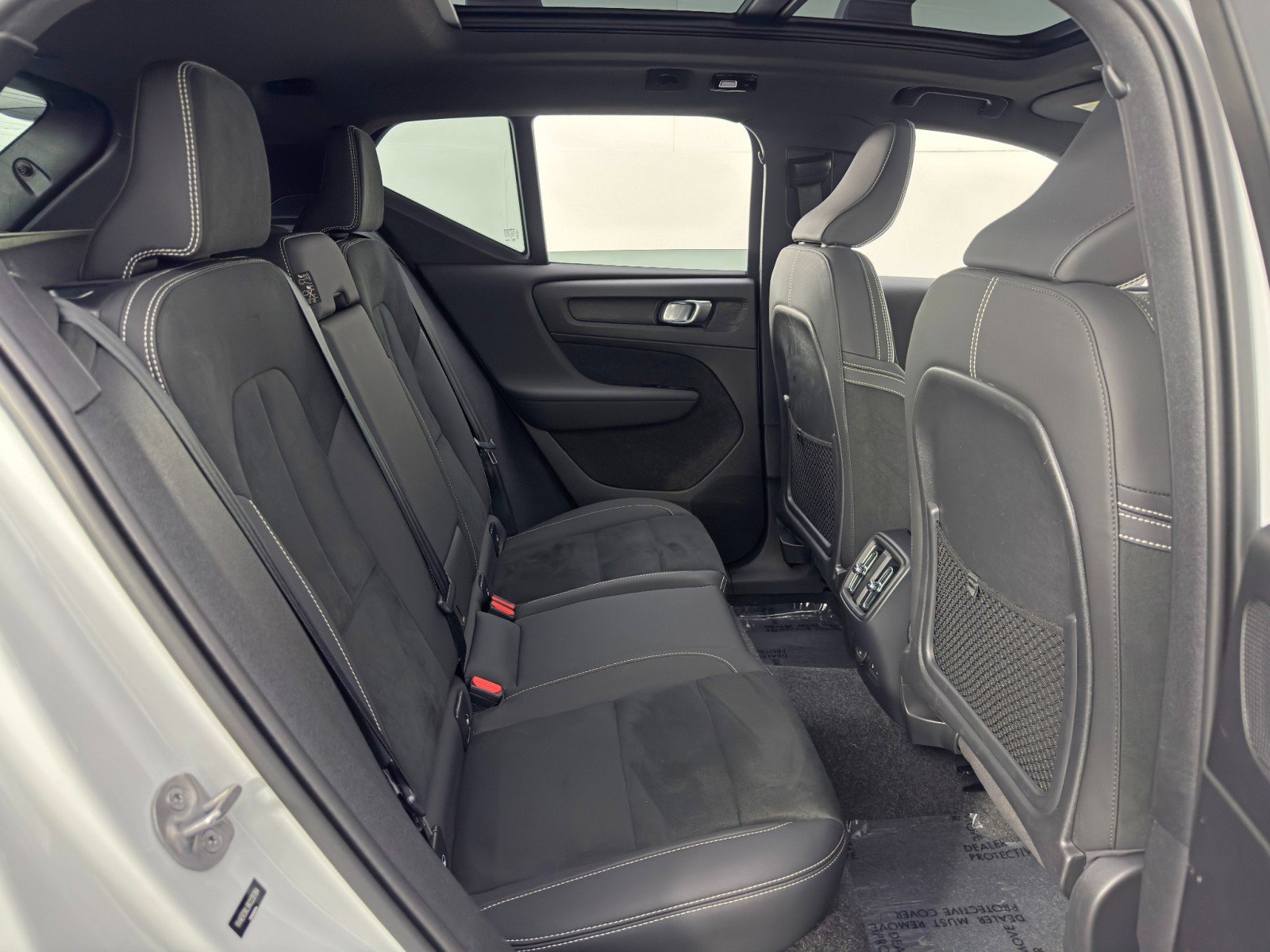 Used 2024 Volvo XC40 Recharge Plus w/ Protection Package Premier image 39