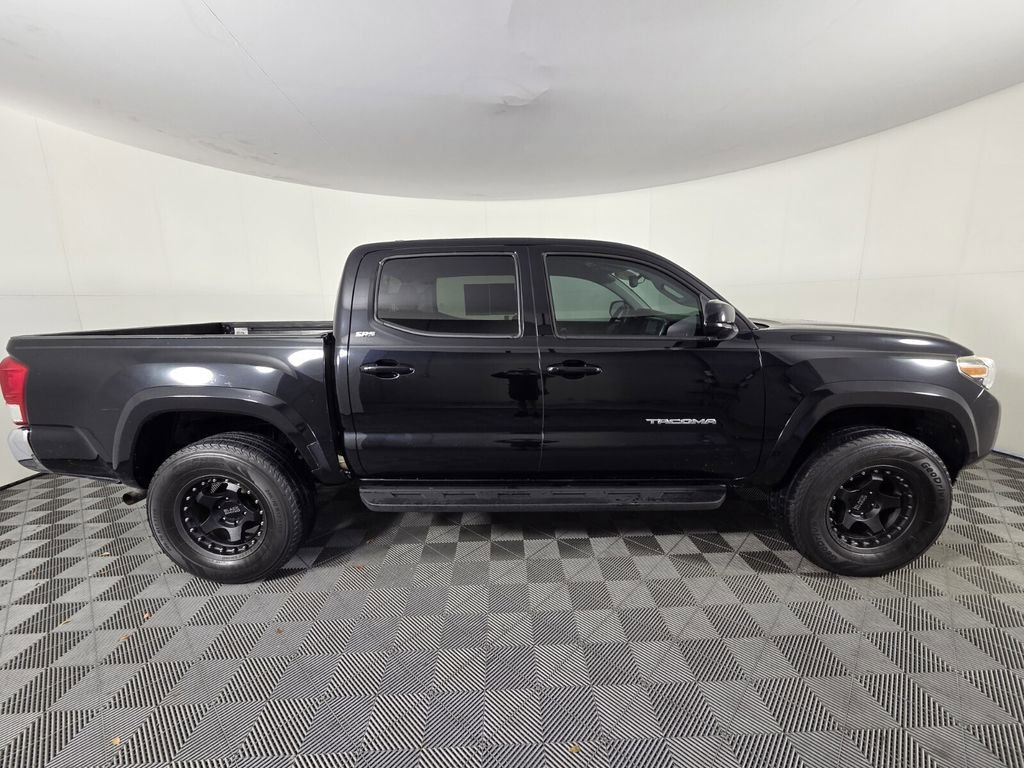 Used 2020 Toyota Tacoma SR5 RWD image 5