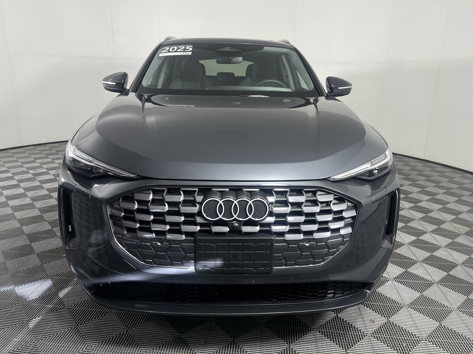 Certified 2025 Audi Q5 2.0T Premium Plus w/ Premium Plus image 2